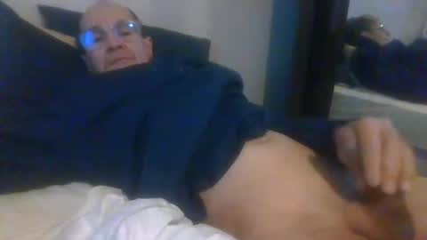 Snapshot of pichoun71 chatting on 12/27/24, 08:24 pichoun71 online show from 12/27/24, 08:24