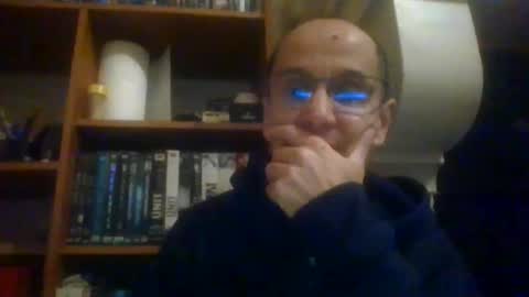 Snapshot of pichoun71 chatting on 12/27/24, 08:18 pichoun71 online show from 12/27/24, 08:18