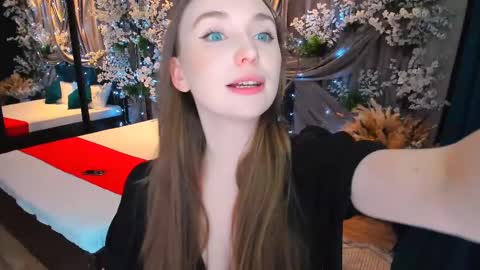 Emelie online show from 02/13/25, 08:24
