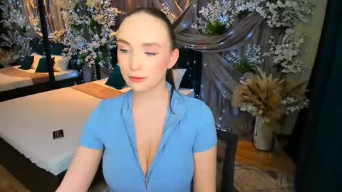 Emelie online show from 03/12/25, 10:39