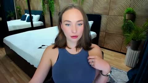 Emelie online show from 09/14/25, 07:24