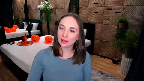 Emelie online show from 10/28/25, 04:42