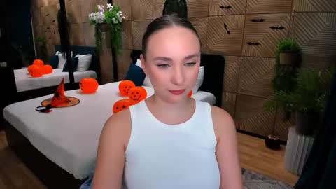 Emelie online show from 10/30/25, 04:30