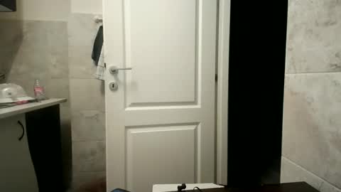 Snapshot of pieceofmoon chatting on 11/30/25, 10:03 Moonie online show from 11/30/25, 10:03