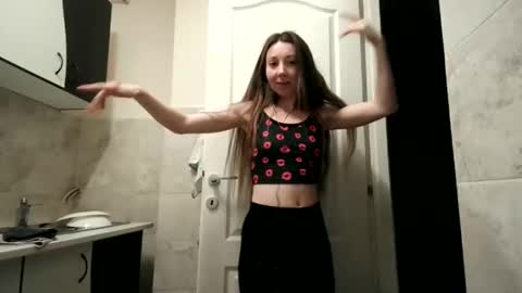 Snapshot of pieceofmoon chatting on 12/13/25, 10:48 Moonie online show from 12/13/25, 10:48