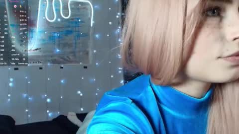 Snapshot of piera_ chatting on 09/19/25, 07:03 Piera online show from 09/19/25, 07:03