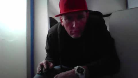 Snapshot of pierce702420 chatting on 04/19/26, 04:06 pierce702420 online show from 04/19/26, 04:06