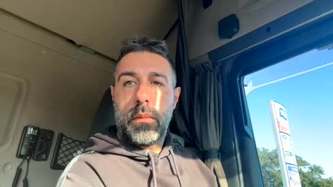 Snapshot of pierotu chatting on 12/02/24, 08:09 pierotu online show from 12/02/24, 08:09