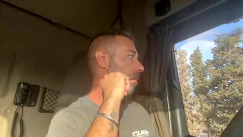 Snapshot of pierotu chatting on 09/10/25, 05:40 pierotu online show from 09/10/25, 05:40