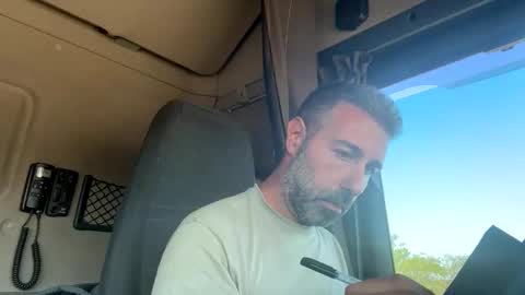 Snapshot of pierotu chatting on 09/15/25, 11:43 pierotu online show from 09/15/25, 11:43