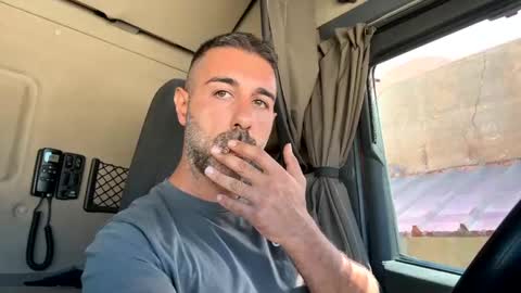 Snapshot of pierotu chatting on 09/22/25, 10:06 pierotu online show from 09/22/25, 10:06