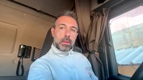 Snapshot of pierotu chatting on 10/10/25, 06:23 pierotu online show from 10/10/25, 06:23