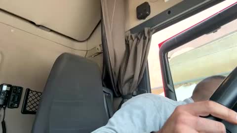 Snapshot of pierotu chatting on 10/17/25, 10:51 pierotu online show from 10/17/25, 10:51