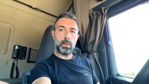 Snapshot of pierotu chatting on 10/24/25, 10:22 pierotu online show from 10/24/25, 10:22