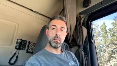 Snapshot of pierotu chatting on 10/28/25, 09:57 pierotu online show from 10/28/25, 09:57