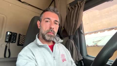 pierotu online show from 10/30/25, 11:55