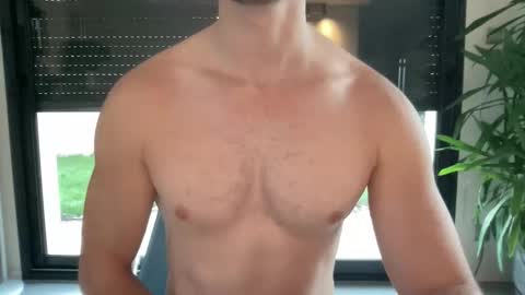 Snapshot of pierre81000 chatting on 11/18/25, 07:02 pierre81000 online show from 11/18/25, 07:02