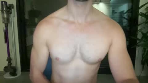 Snapshot of pierre81000 chatting on 11/19/25, 06:46 pierre81000 online show from 11/19/25, 06:46