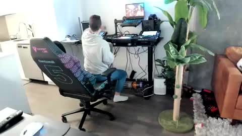 Snapshot of pierrefitch chatting on 02/16/25, 10:32 Pierre Fitch online show from 02/16/25, 10:32