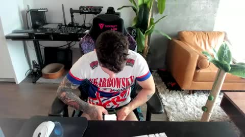 Snapshot of pierrefitch chatting on 02/25/25, 08:30 Pierre Fitch online show from 02/25/25, 08:30