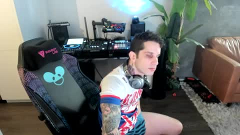 Snapshot of pierrefitch chatting on 02/25/25, 11:33 Pierre Fitch online show from 02/25/25, 11:33