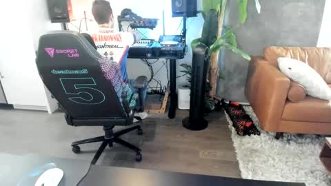 Snapshot of pierrefitch chatting on 03/01/25, 10:53 Pierre Fitch online show from 03/01/25, 10:53