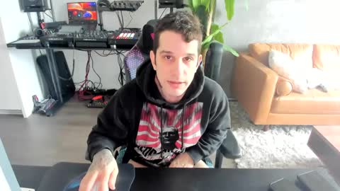 Snapshot of pierrefitch chatting on 03/09/25, 06:32 Pierre Fitch online show from 03/09/25, 06:32