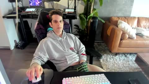 Snapshot of pierrefitch chatting on 03/10/25, 10:02 Pierre Fitch online show from 03/10/25, 10:02