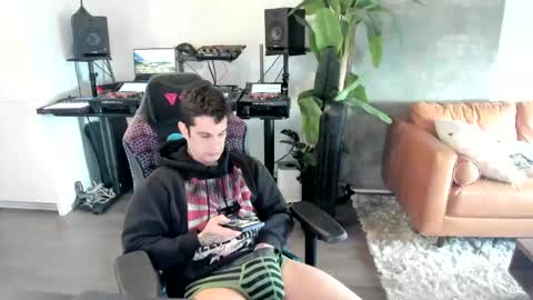 Snapshot of pierrefitch chatting on 03/11/25, 08:20 Pierre Fitch online show from 03/11/25, 08:20