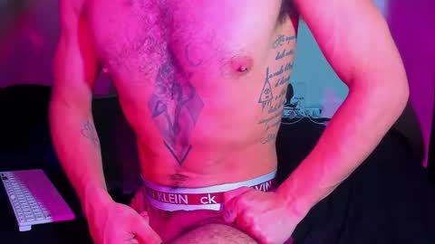 Snapshot of piggy_eddy chatting on 03/08/26, 04:27 Eddy Brock... Its a pleasure to talk to... online show from 03/08/26, 04:27