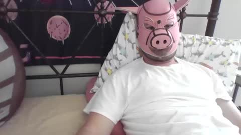 Snapshot of piggyplaypen chatting on 05/26/26, 07:32 piggyplaypen online show from 05/26/26, 07:32