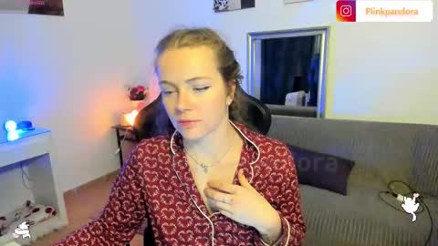 Snapshot of piinkpandora chatting on 03/12/26, 07:20 PiinkPandora online show from 03/12/26, 07:20