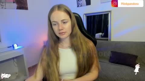 Snapshot of piinkpandora chatting on 04/16/26, 07:25 PiinkPandora online show from 04/16/26, 07:25