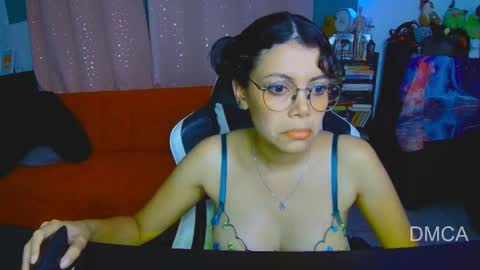 Snapshot of piixiie_d_oll chatting on 03/07/26, 03:03 Andrea G online show from 03/07/26, 03:03