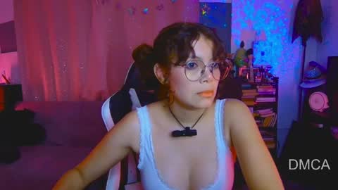 Snapshot of piixiie_d_oll chatting on 04/29/26, 02:48 Andrea G online show from 04/29/26, 02:48