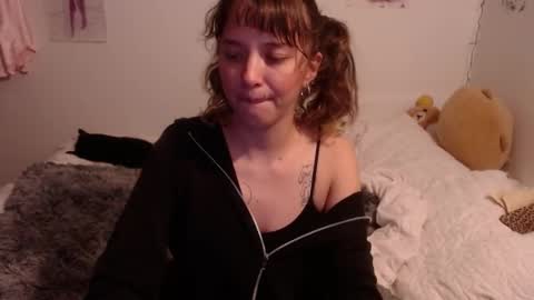 Snapshot of pikawiii chatting on 01/21/25, 11:24 ill be back on monday 18th of november online show from 01/21/25, 11:24