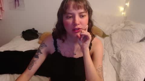 Snapshot of pikawiii chatting on 01/31/25, 03:41 ill be back on monday 18th of november online show from 01/31/25, 03:41