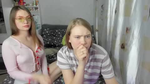 Snapshot of pikmi_obsos chatting on 03/25/26, 12:49 Adele and Elli online show from 03/25/26, 12:49