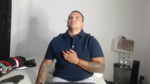 Snapshot of pikoro_gomez chatting on 03/04/25, 10:49 pikoro_gomez online show from 03/04/25, 10:49