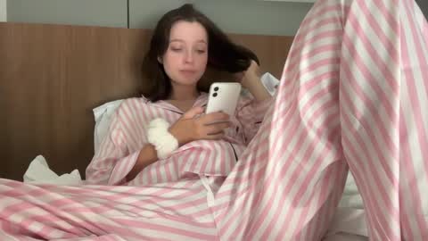 Snapshot of pileacadieri__ chatting on 12/09/24, 05:07 Trisha     online show from 12/09/24, 05:07