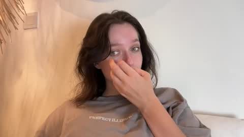 Snapshot of pileacadieri__ chatting on 12/25/24, 05:26 Trisha     online show from 12/25/24, 05:26