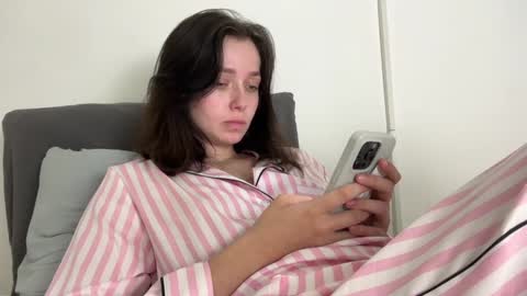 Snapshot of pileacadieri__ chatting on 01/04/25, 03:17 Trisha     online show from 01/04/25, 03:17