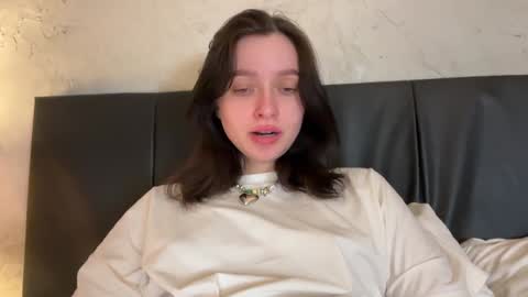 Snapshot of pileacadieri__ chatting on 01/10/25, 01:31 Trisha     online show from 01/10/25, 01:31