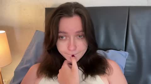 Snapshot of pileacadieri__ chatting on 02/22/25, 10:51 Trisha     online show from 02/22/25, 10:51