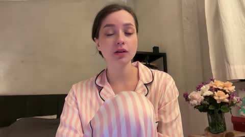 Snapshot of pileacadieri__ chatting on 03/08/25, 11:37 Trisha     online show from 03/08/25, 11:37