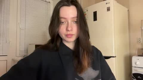 Snapshot of pileacadieri__ chatting on 09/22/25, 03:03 Trisha     online show from 09/22/25, 03:03