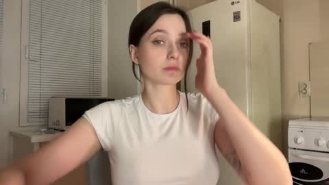 Snapshot of pileacadieri__ chatting on 09/28/25, 02:55 Trisha     online show from 09/28/25, 02:55