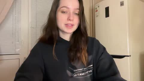 Snapshot of pileacadieri__ chatting on 10/03/25, 03:42 Trisha     online show from 10/03/25, 03:42