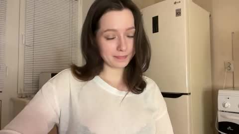 Snapshot of pileacadieri__ chatting on 10/05/25, 02:37 Trisha     online show from 10/05/25, 02:37