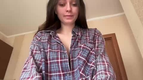 Snapshot of pileacadieri__ chatting on 10/09/25, 06:11 Trisha     online show from 10/09/25, 06:11